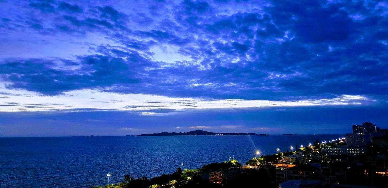 Sea View Beachfront Condos Pattaya Praia de Jomtien Exterior foto