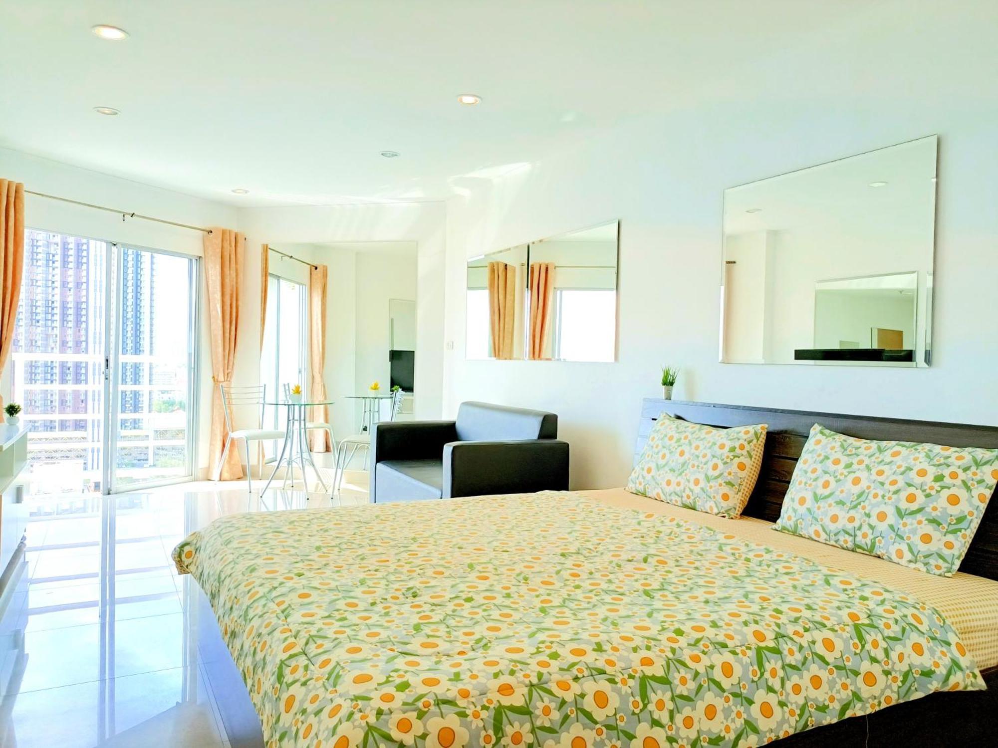 Sea View Beachfront Condos Pattaya Praia de Jomtien Exterior foto