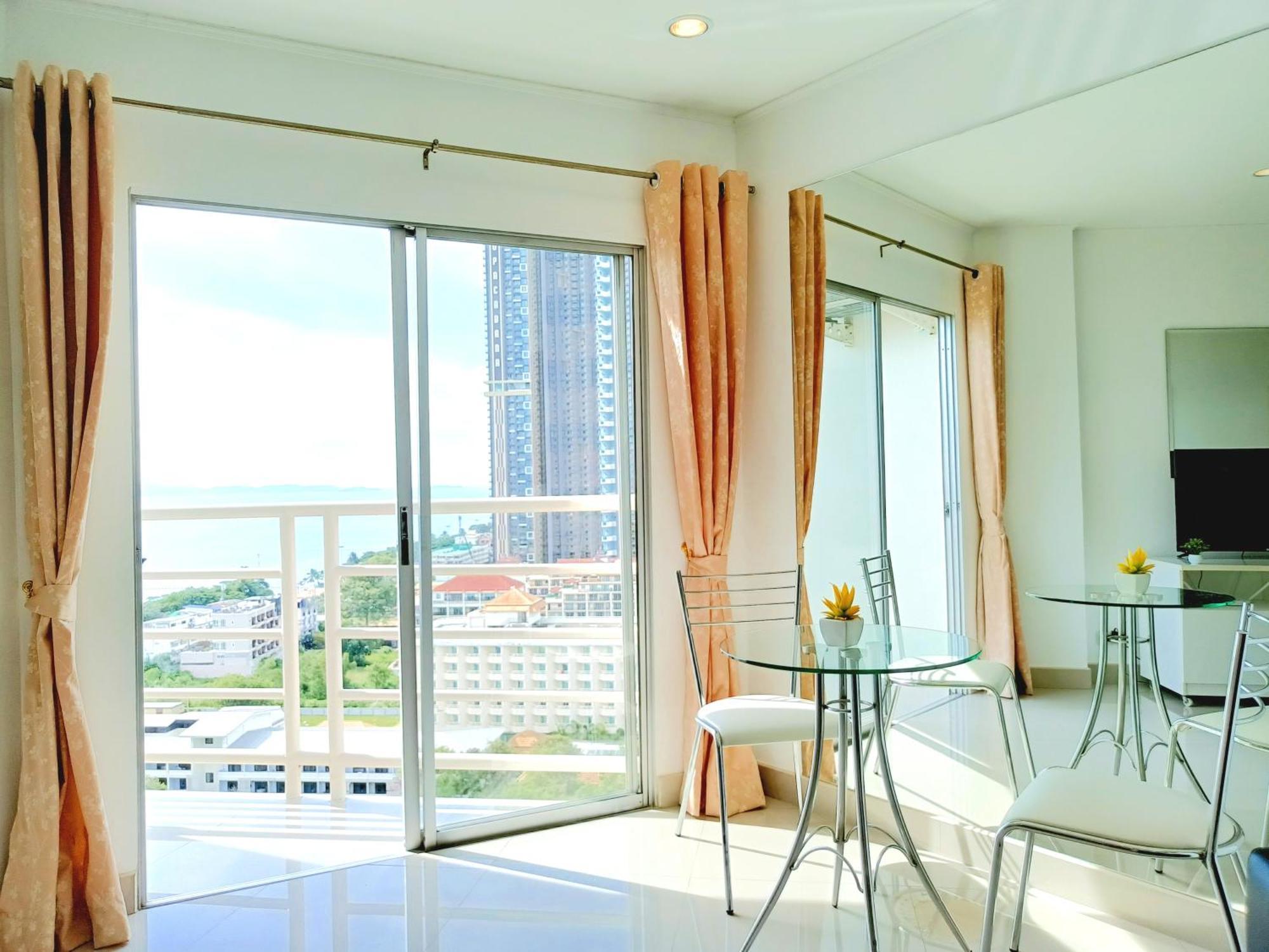 Sea View Beachfront Condos Pattaya Praia de Jomtien Exterior foto