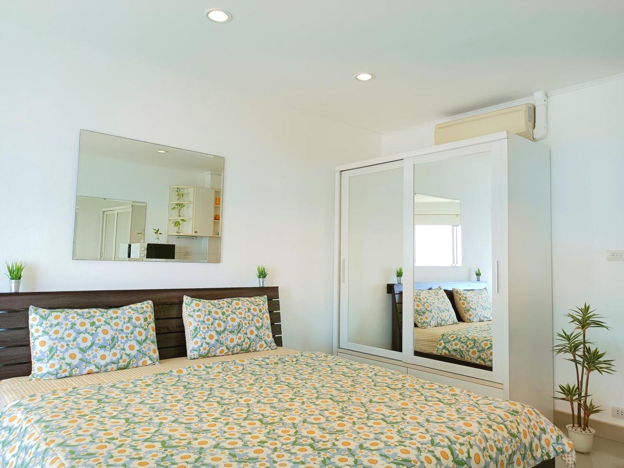 Sea View Beachfront Condos Pattaya Praia de Jomtien Exterior foto