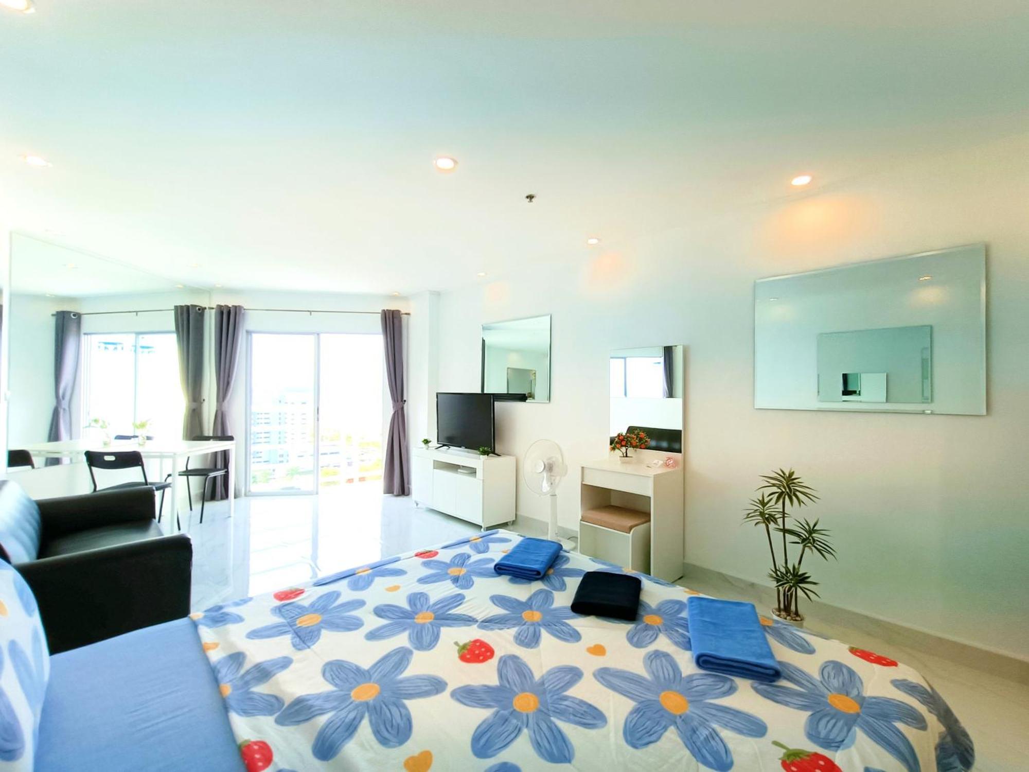 Sea View Beachfront Condos Pattaya Praia de Jomtien Exterior foto