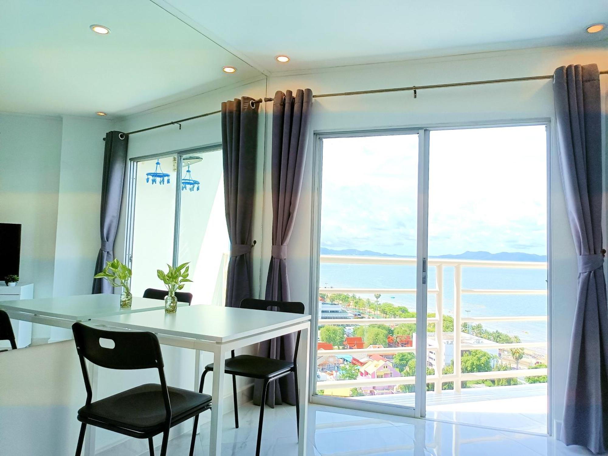 Sea View Beachfront Condos Pattaya Praia de Jomtien Exterior foto